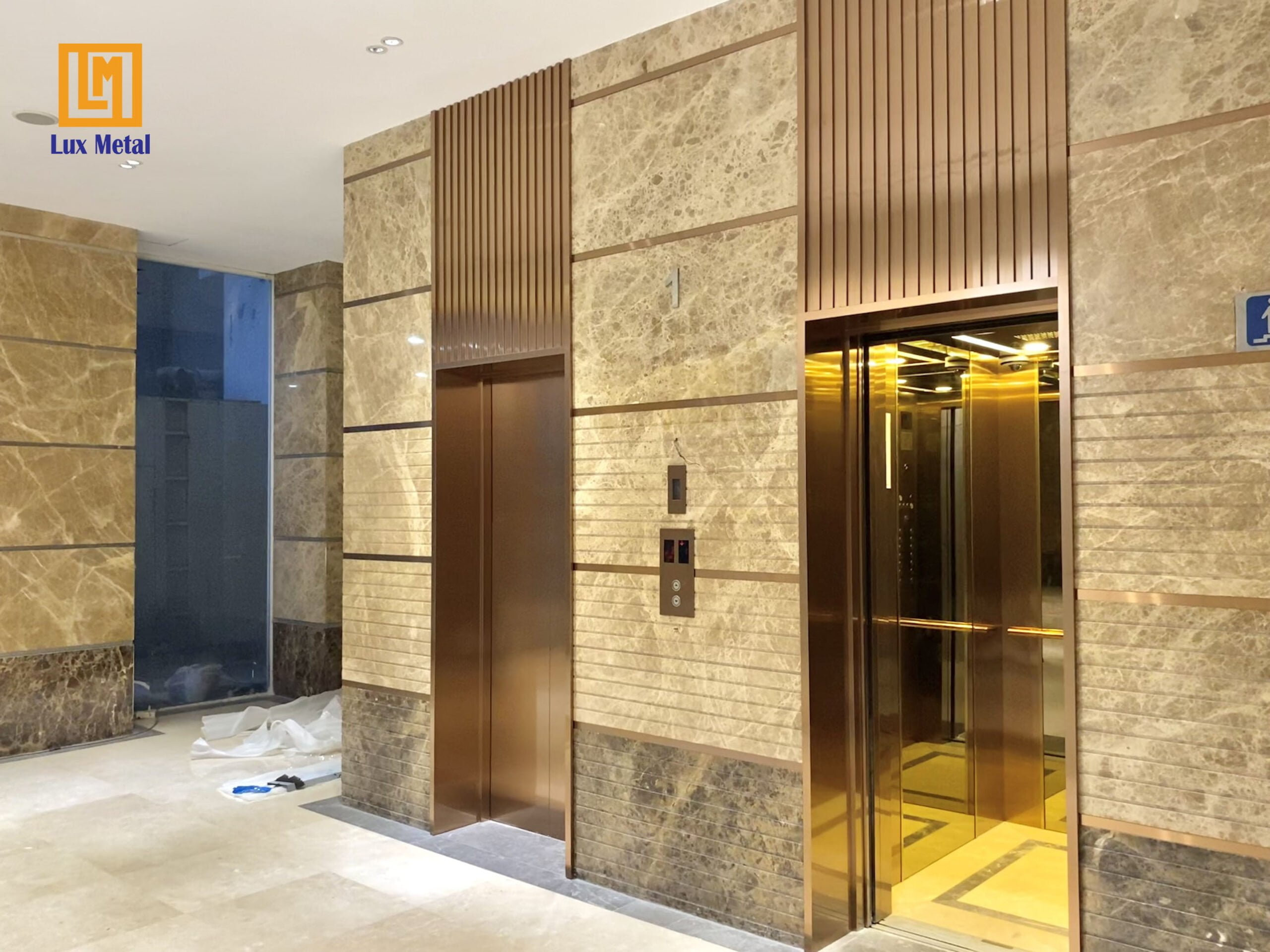 Trang Trí Thang Máy Bằng Inox Mạ Vàng 12 scaled
