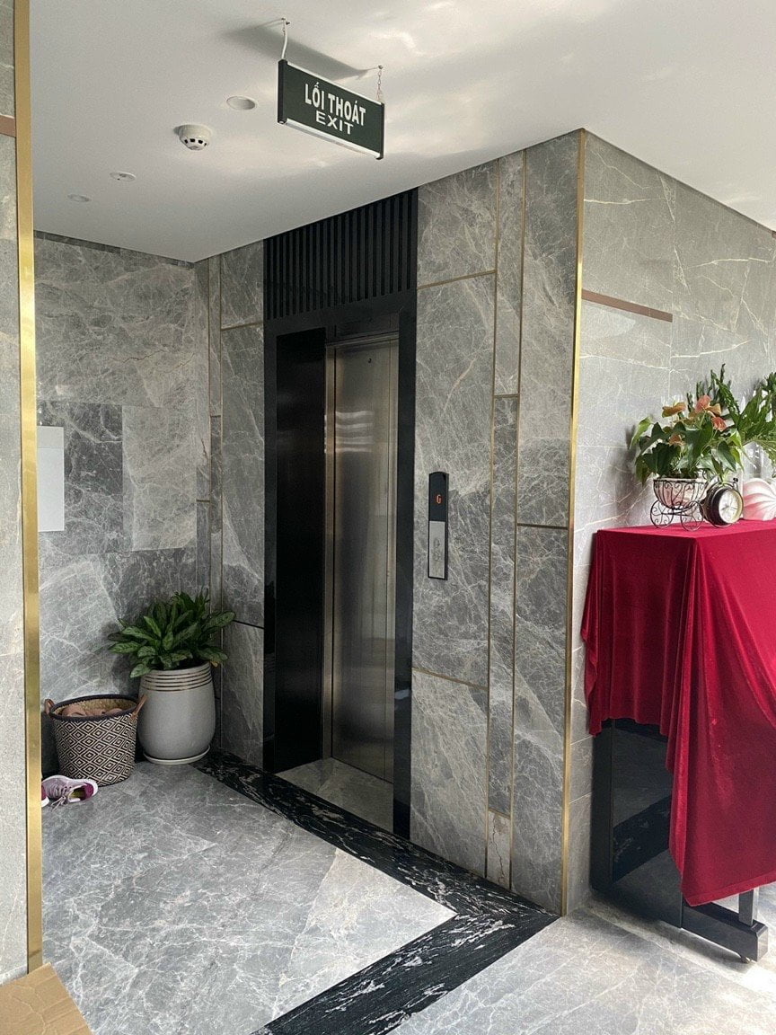 Trang Trí Thang Máy Bằng Inox Mạ Vàng Ốp inox bao che thang máy