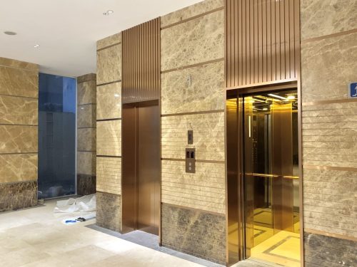 Trang Trí Thang Máy Bằng Inox Mạ Vàng