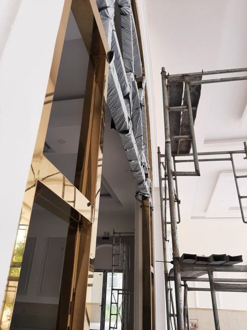 Cửa Kính Cường Lực Khung Inox Mạ Vàng - Hình ảnh 6