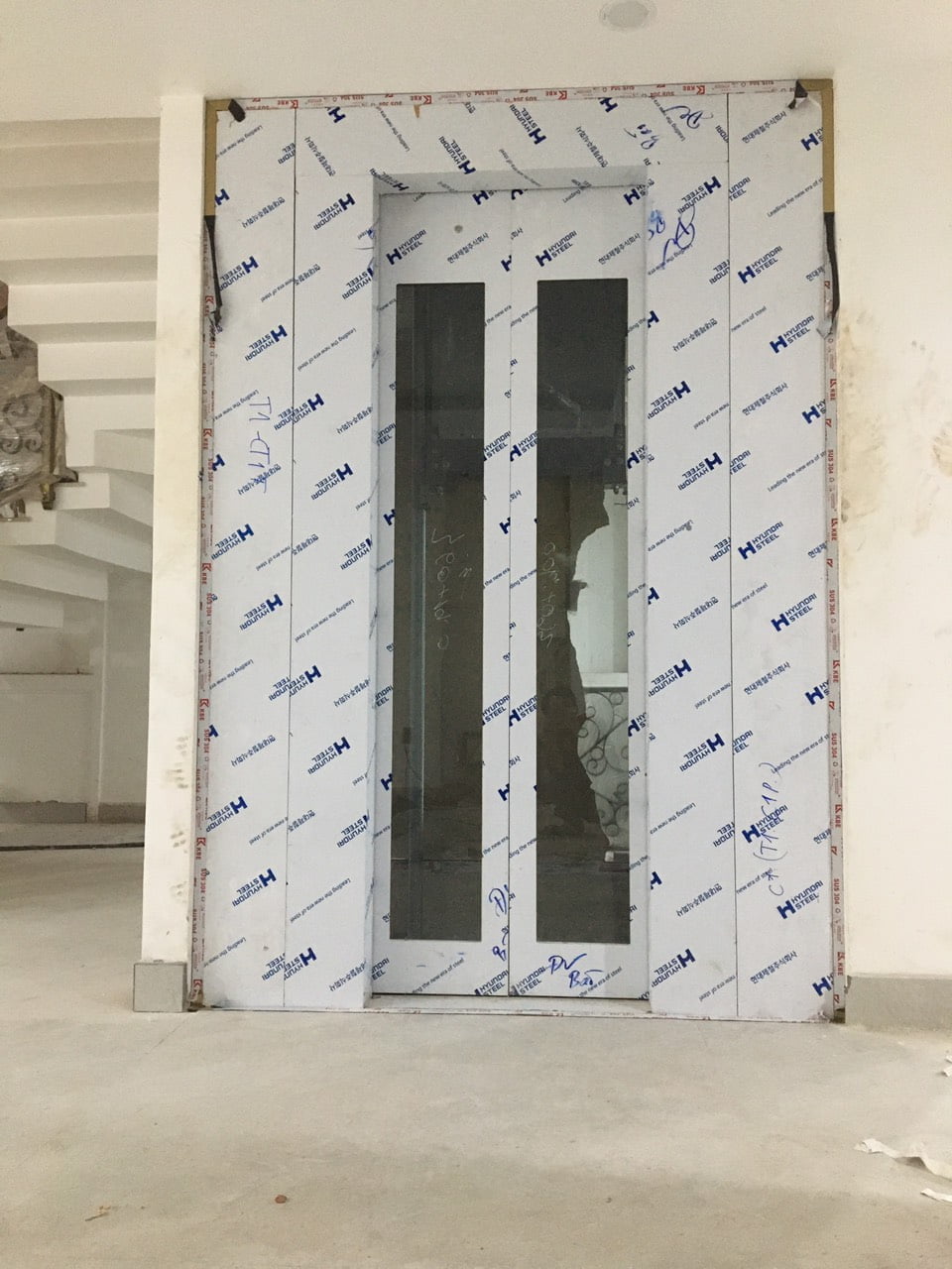 Nhận thi công thang máy inox theo yêu cầu