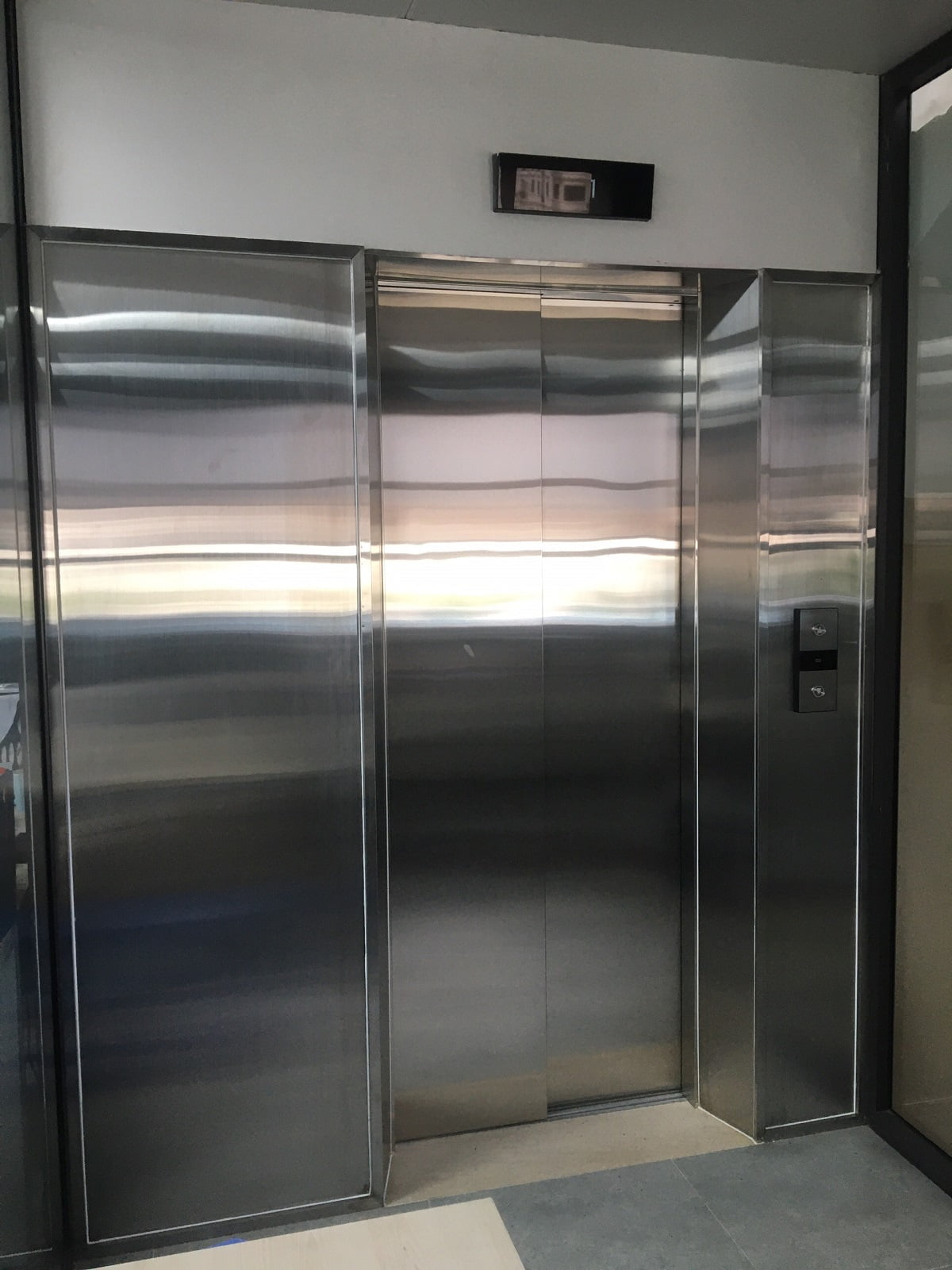Báo giá ốp inox thang máy tại TPHCM