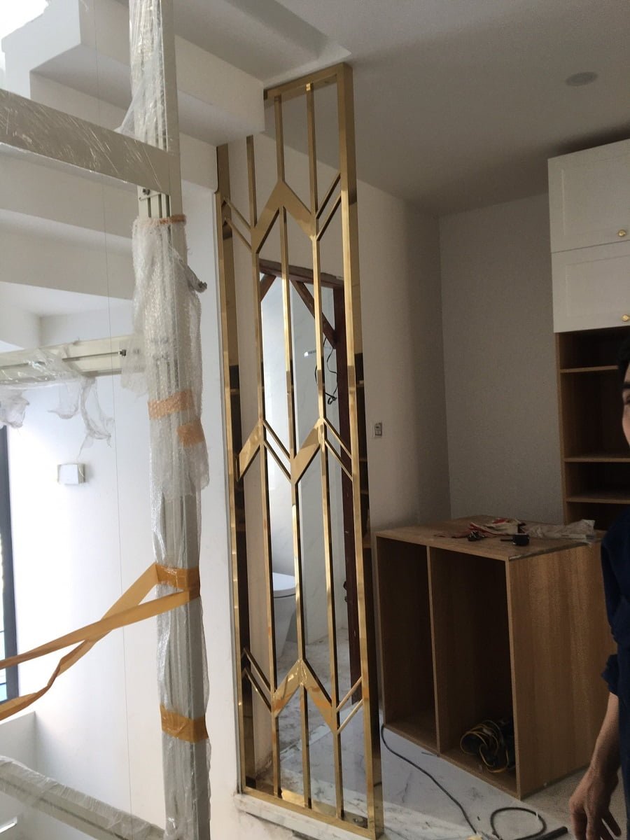 Thi công vách ngăn cầu thang bằng inox theo yêu cầu