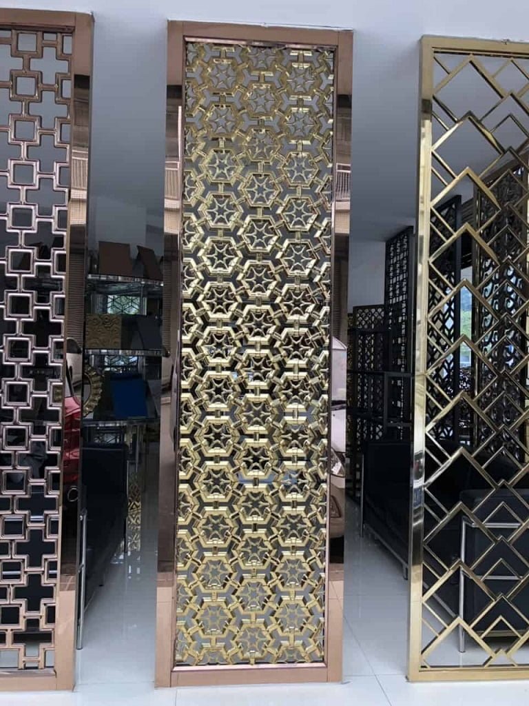 Mẫu vách ngăn phòng khách đẹp bằng inox