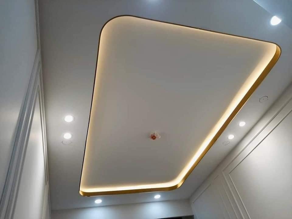Mẫu inox ốp tạo điểm nhấn cho trần nhà