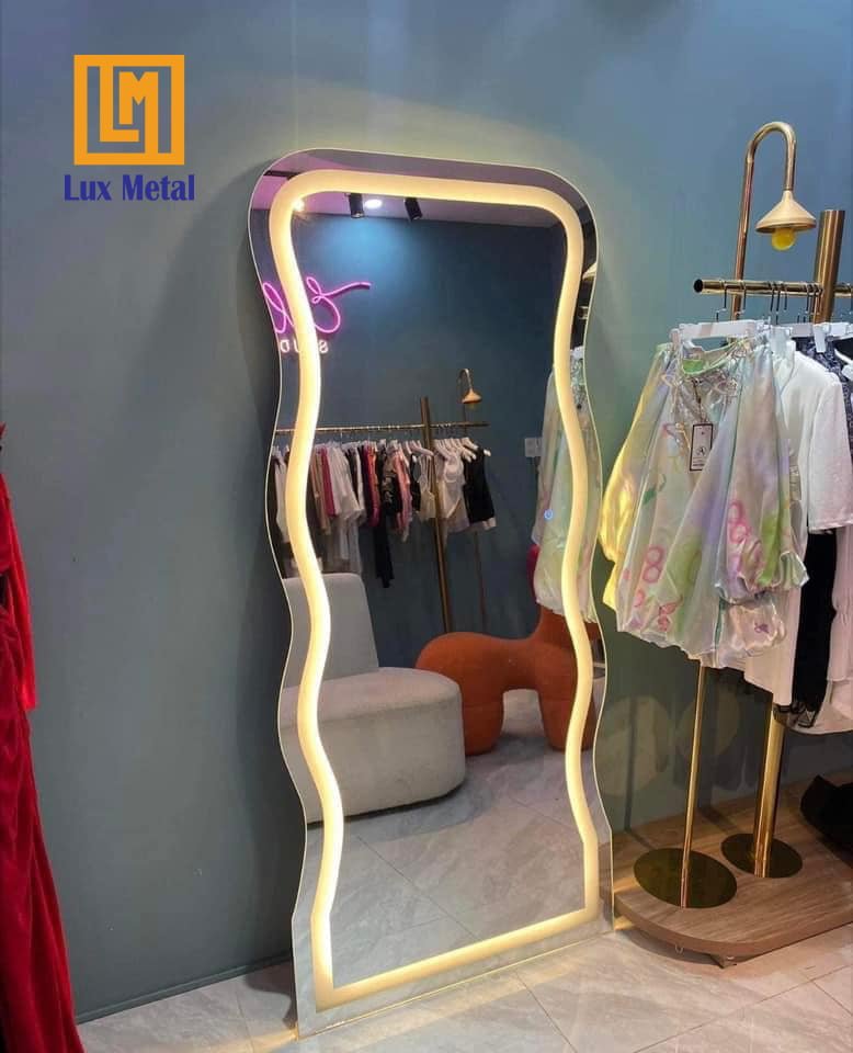 Gương soi toàn thân khung viền inox mạ vàng Gương soi toàn thân viền inox đèn led mạ vàng
