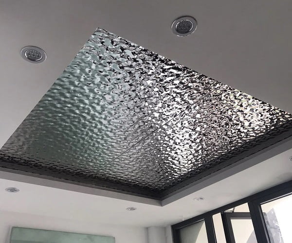 Thi công trần inox trang trí theo yêu cầu Mẫu trần inox gợn sóng độc đáo